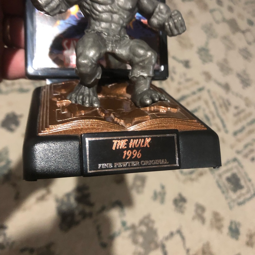 Gray Hulk Action Figure with Comic Background - Picture 3 of 3